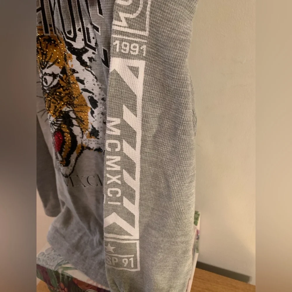 South Pole Tiger Graphic Print Thermal Waffle Knit Pullover Gray Size Med 8-10